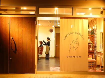 ラダー(LADDER)の写真