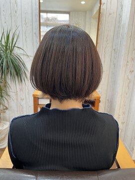 リモマ(Rimoma) 丸みショートボブ、インナーカラー