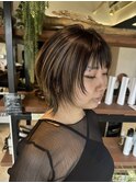 ショートカット　ウルフカット　ハイライト