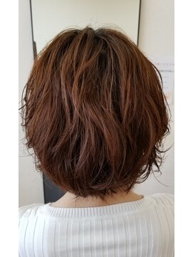 アーラ(ALA) ショートボブパーマ。