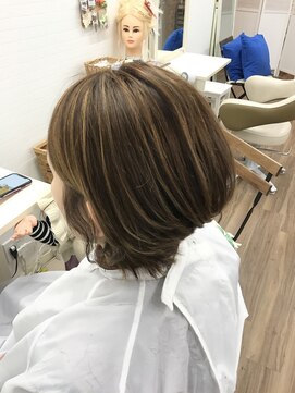 グロス 心斎橋(GLOSS) 【ハイライト】前下がりショートにハイライト