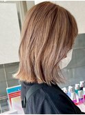 ナチュラルベージュの外ハネボブ(アディクシーカラー)