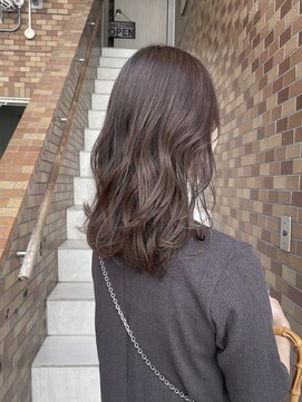 ネオリーブ チロル 横浜西口店(Neolive CiroL.) ブリーチなし 透明感 くすみブラウン 【miku】