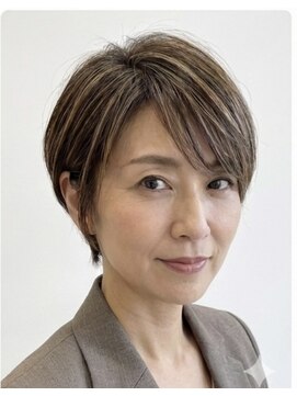 リストヘアー(Liyst hair) 白髪ぼかし×大人上品ショート