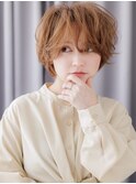 ミルクティーブロンド抜け感小顔フェザーショートZ大宮20代30代