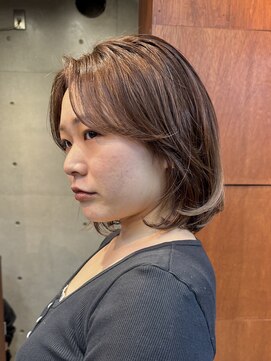 ナループロアポンテ(Nalu pu loa PONTE) レイヤーボブ顔まわりレイヤーカットまるみボブ透明感ベージュ
