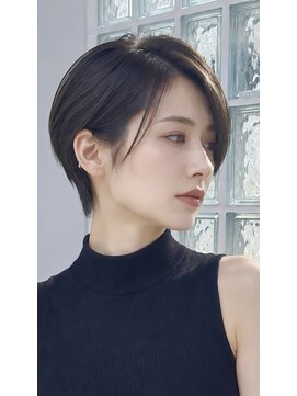 ロイロ(LoiLo) 丸みと抜け感の大人ショート【UCHI】