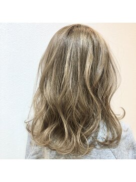 サクラ ビューティ ヴィレッジ(SAKURA Beauty village) ベージュカラー