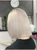切りっぱなしボブ/ホワイトカラー/ミニボブ/ケアブリーチ