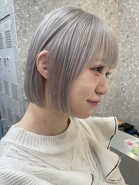 サンク 原宿 表参道(cinq) ミルクティーピンクベージュカラーショートボブハイトーンカラー