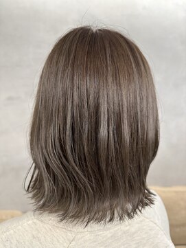 インビテーション(invitation) ハイライトカラー◎シアーアッシュ