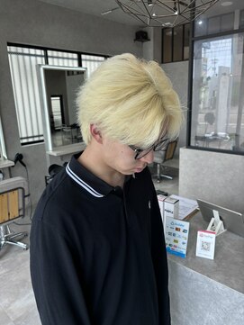 ムード カナザワ(mood kanazawa) 金髪フェザーショート