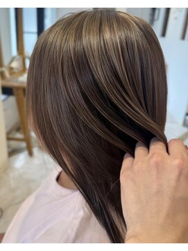 ラビスモア(Lovis moa) 上尾/ダブルカラー/ブリーチ無し/白髪ぼかし/韓国