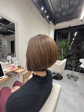 レディオ ザ イシン(LeDio the ISIN) 髪質改善/白髪染め/白髪ぼかし/縮毛正/ヘッドスパ 【星川】