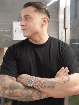 ノラ シブヤ(NORA) フェードローフェードサイドパートディカプリオヘア