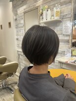 フゥカ 売市店(fuka)&nbsp;丸みショート×アッシュカラー　八戸