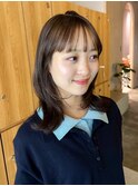 外ハネ　ミディアムレイヤーカット　似合わせカット　前髪