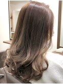 透明感あふれるヌーディーカラー