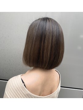 ニューラインギンザ(New-Line 銀座) 《New-Line 代表YUTAKA》外国人風グレージュ内巻きミニボブ