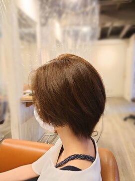 アンプリュス リアン(1+ Unplus lien) ナチュラルアッシュのえりあしスッキリショートボブ/亀戸