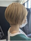 マッシュヘア×ハイトーンカラー×丸みショート