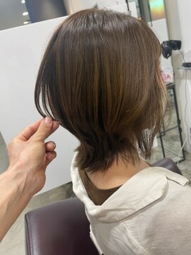 プラスディー(+D) 外ハネウルフカット