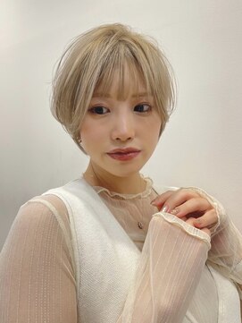 イヴォークトーキョーオーサカ(EVOKE TOKYO osaka) ハイトーンショート 小顔 似合わせ 耳かけ