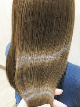 「資生堂サブリミック」でうるツヤ髪質改善。傷んだ髪に栄養を与え、しっとりまとまり毛先まで潤うヘアに