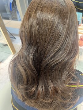 ロンドルピナス 小倉(Lond Lupinus) ブルーブラック/ワイドバング/美髪のススメ/外ハネボブ/北九州/