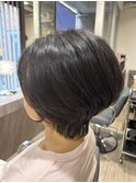 髪にクセがあるタイプのショートボブ