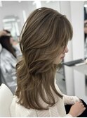 ヘーゼルベージュ　ブリーチなし　レイヤーカット　海外風