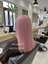 アース 若葉台店(EARTH)&nbsp;ホワイトピンクカラー｜20代女性の透明感ブリーチデザイン