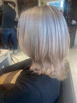 ヘアリゾート粋 ティガ 池袋店(tiga) ブリーチカラー/ミルクティーベージュ/ウルフミディ