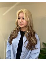 グッドフェローズ キタホリエ(GoodFellas kitahorie) レイヤーカットで魅せるハイトーンウェーブブリーチ透明感カラー