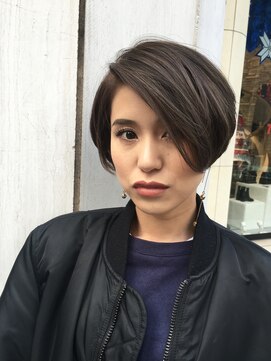 ウィルゴ(VIRGO) ハイライトを入れた前下がりショートボブ☆小顔カット