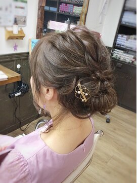 グレースモア(Grace More) (久留米／西原)編み込みアレンジおくれ毛