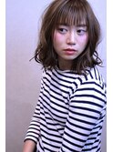 オン眉ミディアムボブ