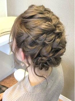 結婚式や特別な日のパーティヘアなら〈LIVE QUALIA〉にお任せ☆あなただけのオシャレヘアを演出♪