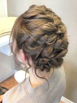 結婚式や特別な日のパーティヘアなら〈LIVE QUALIA〉にお任せ☆あなただけのオシャレヘアを演出♪