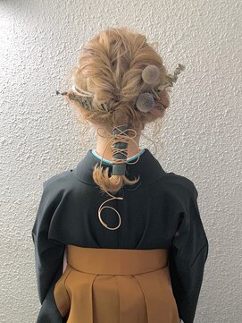 キャラ 池袋本店(CHARA) 卒業式ヘア・袴ヘア・ローポニーアレンジ・革紐【キャラ池袋】