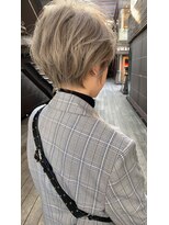 ミィ 浦和(mee)&nbsp;【mee.】　ハイトーングレージュ　ふんわりレイヤーショート