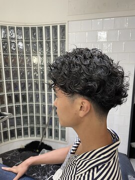 メリケンバーバーショップ フクオカ(MERICAN BARBERSHOP FUK) かき上げヘアショートレイアーくせ毛風パーマコンマヘア478