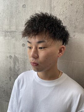 メンズアンダーバーホワイト 南海難波店(Men's _WHITE) スキンフェード×ツイストスパイラルパーマ