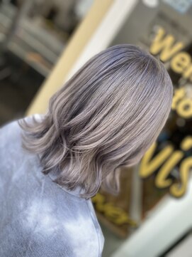 ラビス クローバー(Lovis clover) ホワイトグレージュ　ボブウルフ　デザインカラー