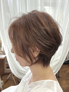 ヘアカフェ コトノハ(hair cafe Kotonoha) 【コトノハ】エアーストレート　耳だしショート前下がりショート