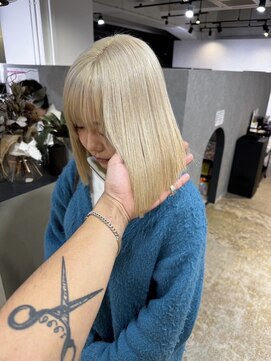 メリー オオサカ(Merly Osaka) 何にでも合わせやすいブロンドカラー_white blond_