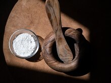 COTONでは、豊富なミネラルを含む高品質のクレイを使用した【クレイヘッドスパ】をご用意しております♪