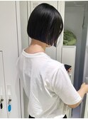 簡単に収まるボブ!!