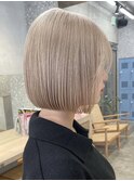 ハイトーン切りっぱなしショートボブミルクティーピンクベージュ