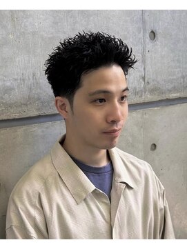 オーシャントーキョー ホワイト 原宿(OCEAN TOKYO WHITE) スパイキーショート刈り上げフェードツーブロック七三パーマ